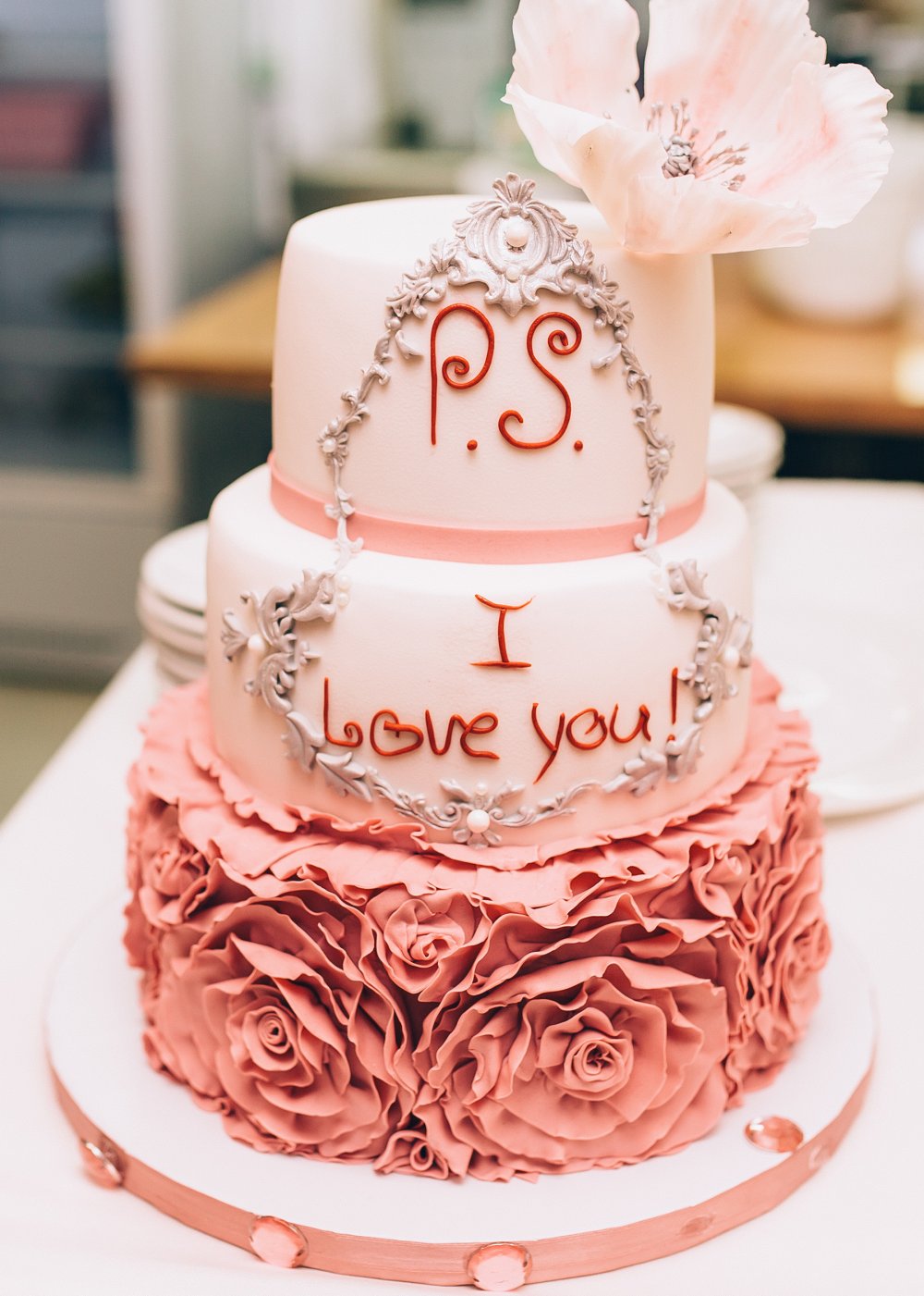Торт для свадьбы Руслана и Дарьи. P.S. I love you - этой фразой ребята заканчивают каждое смс, которое отправляю друг другу.